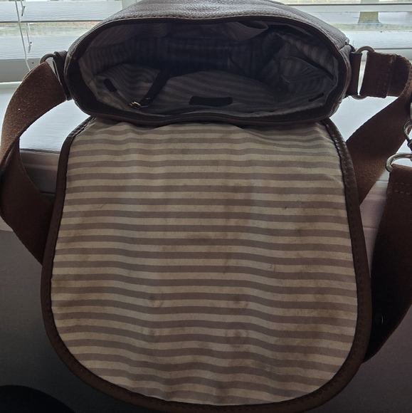 Lacoste leather cross body saddle bag - Picture 11 of 11